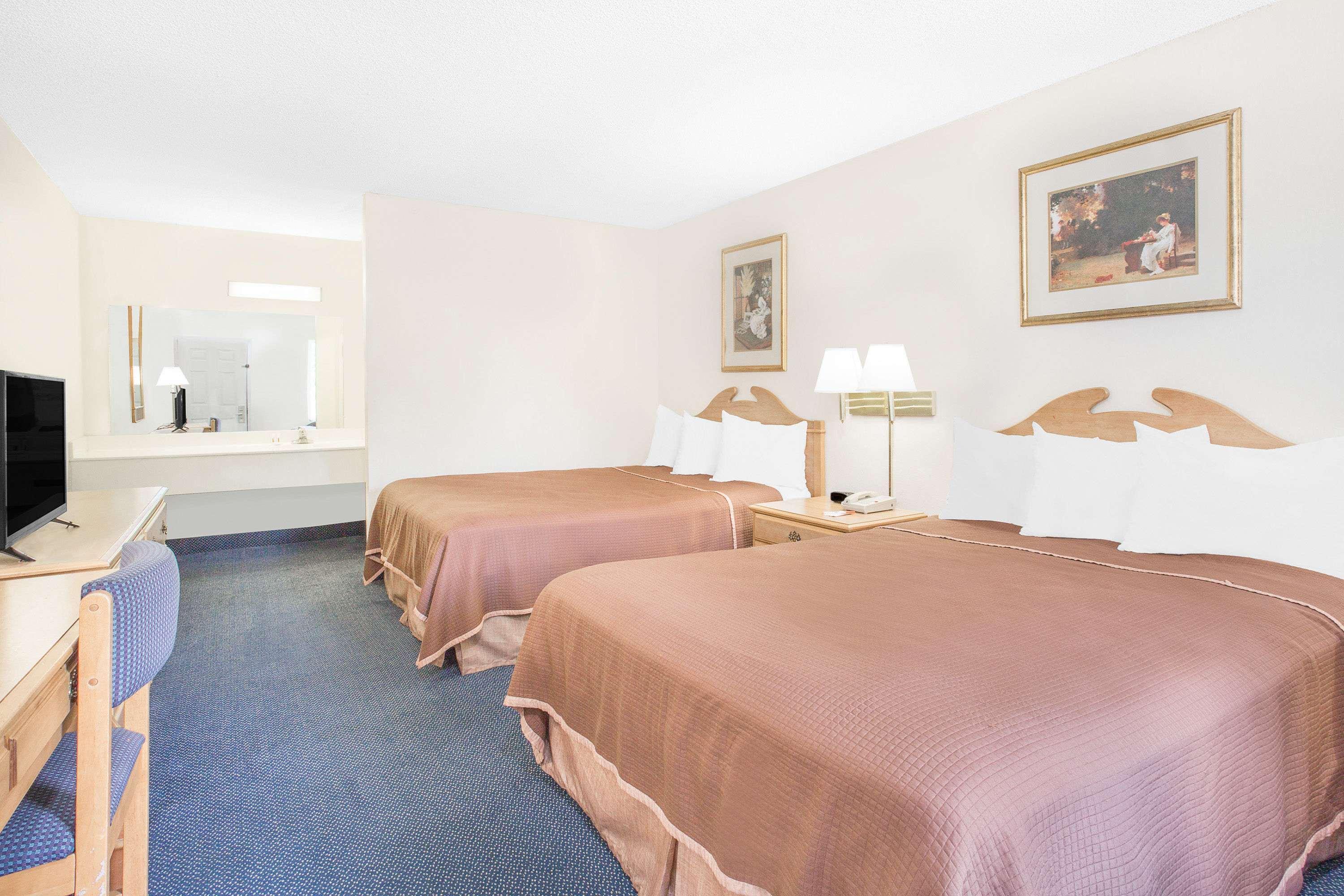 Howard Johnson By Wyndham Staunton Exteriér fotografie