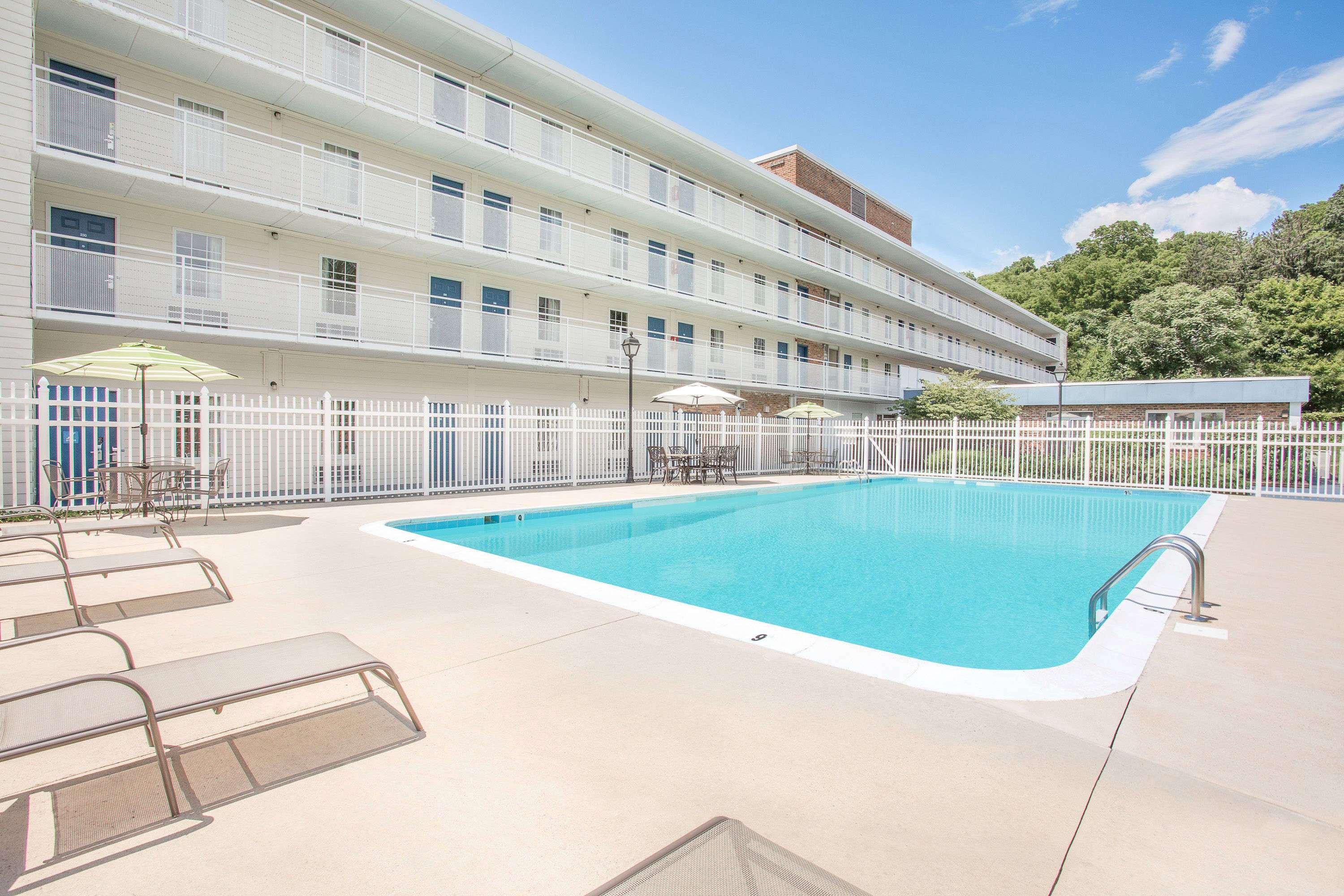 Howard Johnson By Wyndham Staunton Exteriér fotografie