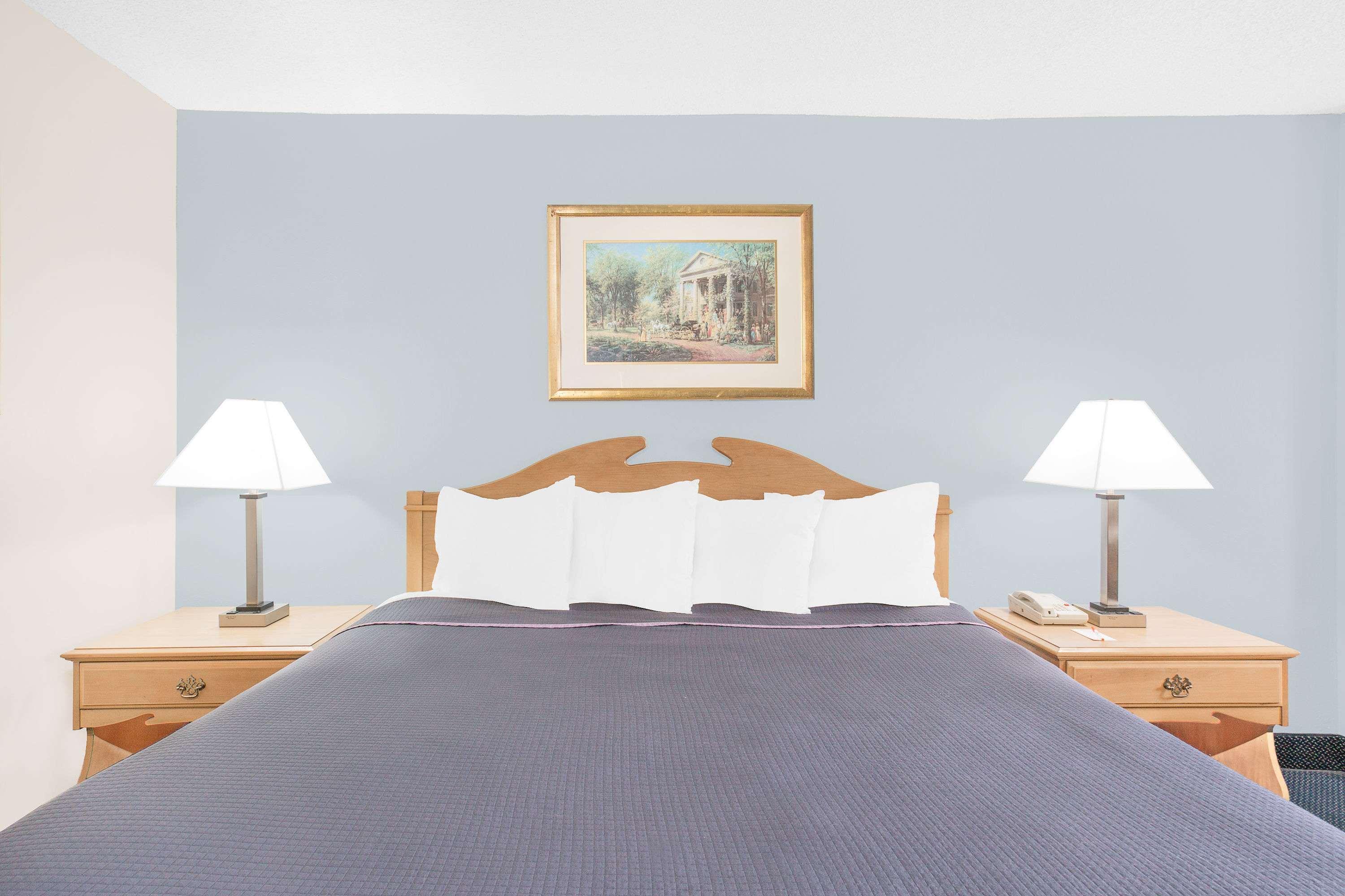 Howard Johnson By Wyndham Staunton Exteriér fotografie