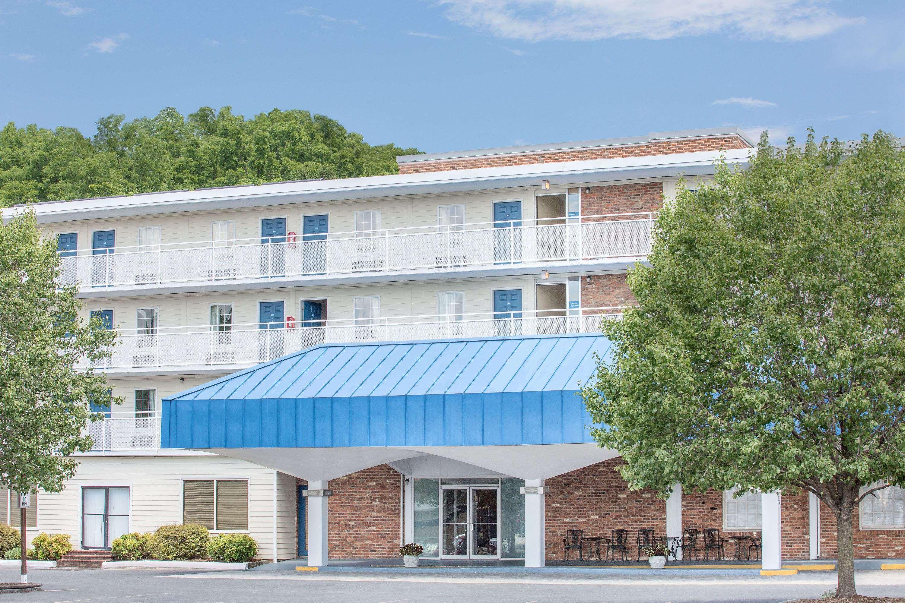 Howard Johnson By Wyndham Staunton Exteriér fotografie