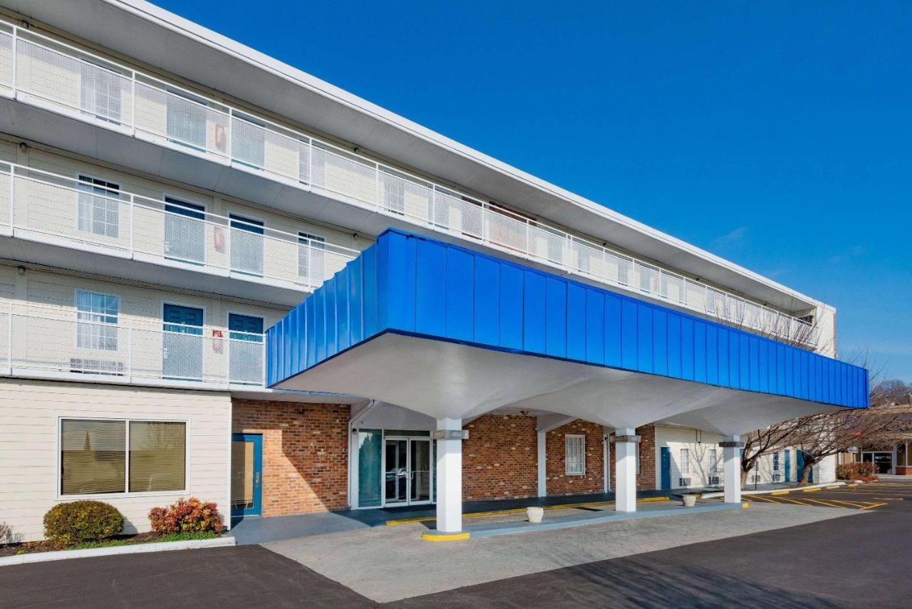 Howard Johnson By Wyndham Staunton Exteriér fotografie