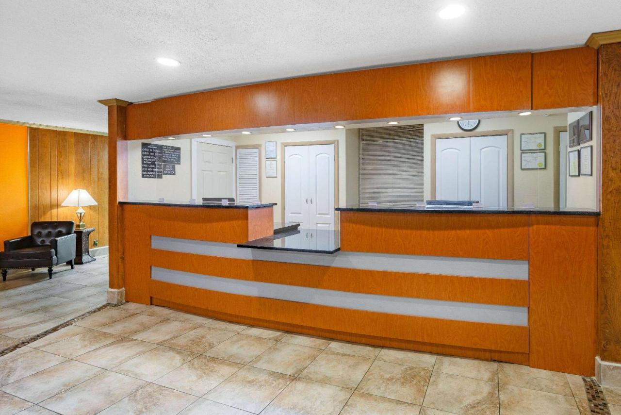 Howard Johnson By Wyndham Staunton Exteriér fotografie