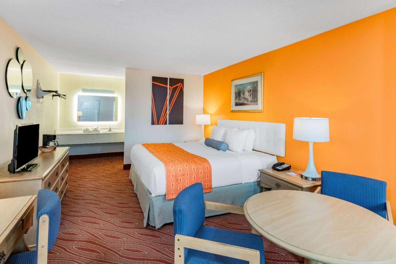 Howard Johnson By Wyndham Staunton Exteriér fotografie