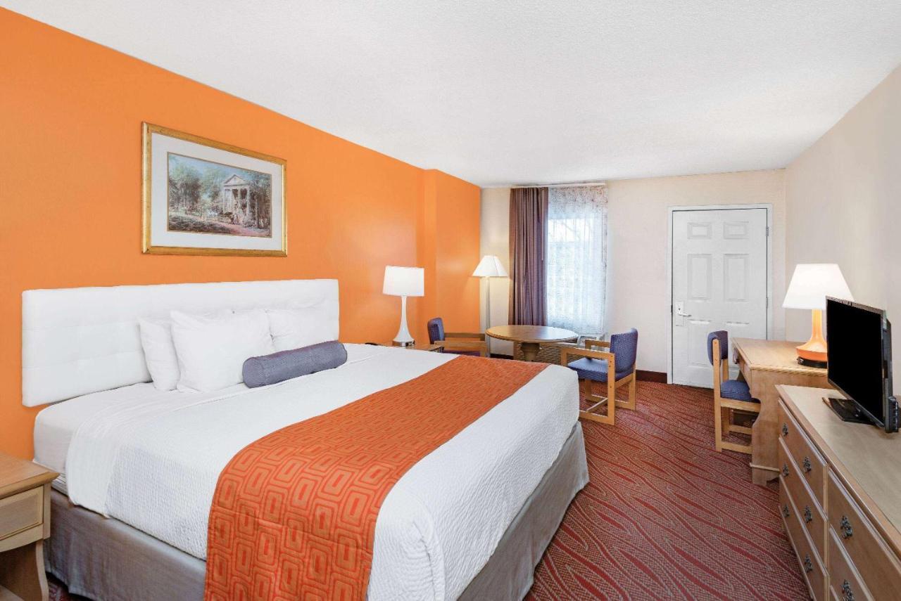 Howard Johnson By Wyndham Staunton Exteriér fotografie