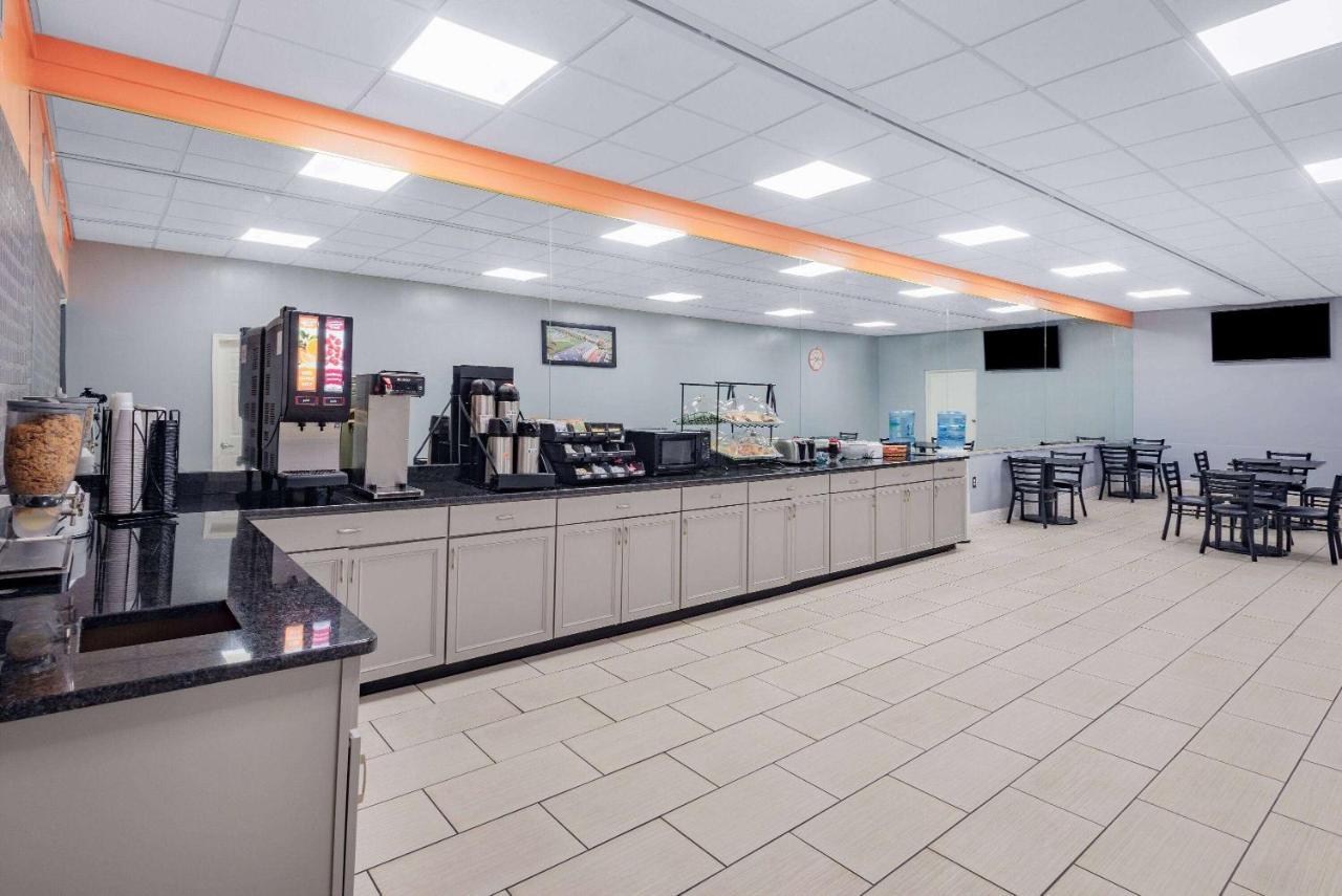 Howard Johnson By Wyndham Staunton Exteriér fotografie