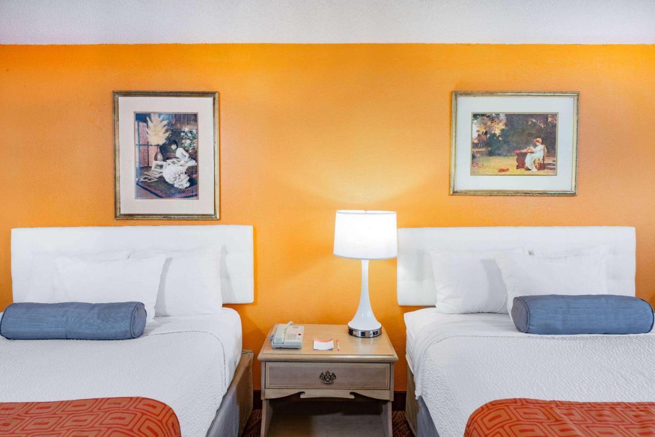 Howard Johnson By Wyndham Staunton Exteriér fotografie