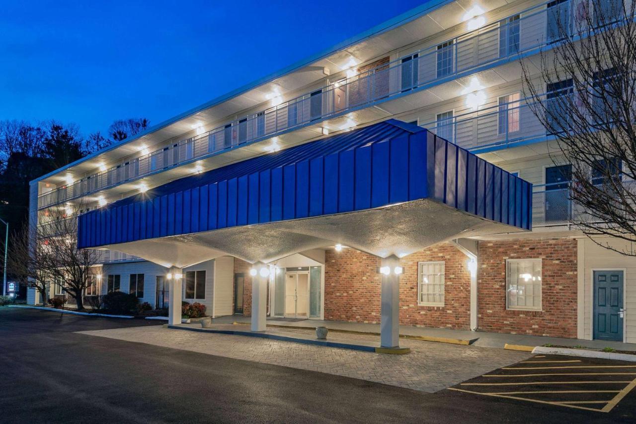 Howard Johnson By Wyndham Staunton Exteriér fotografie